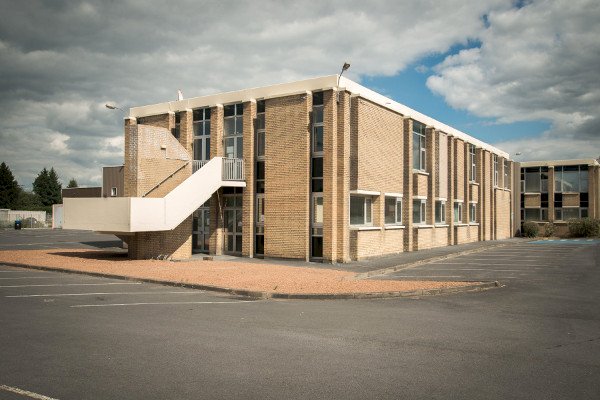 Bureaux 961m² (divisibles) + 100 places de parking à louer Valenciennes