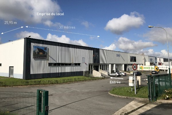 Local commercial / entrepôt de 727m² avec bureaux à louer Longuenesse