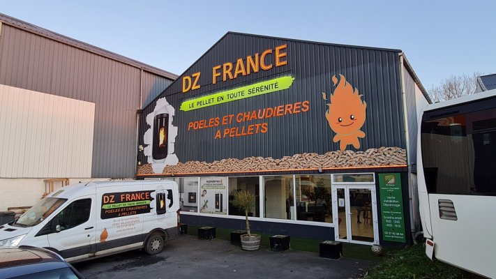 Showroom de 394m² avec bureaux + 6 places de parking à louer Valenciennes