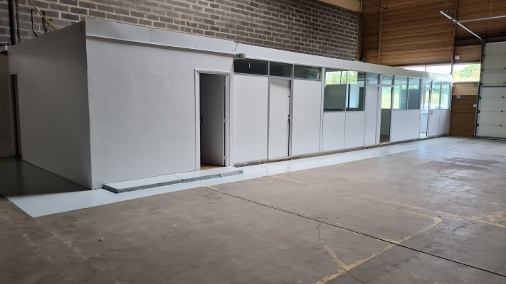 Local commercial / entrepôt 361m² avec bureaux à louer Longuenesse