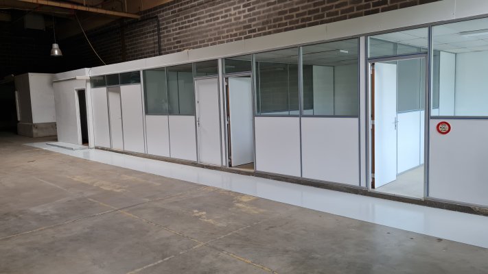 Local commercial / entrepôt 361m² avec bureaux à louer Longuenesse