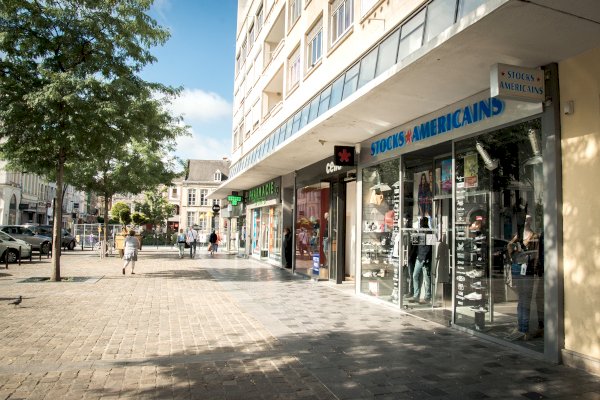 Local commercial 298m² + sous-sol 50m² à louer Valenciennes