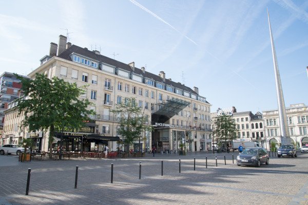 Local commercial 298m² + sous-sol 50m² à louer Valenciennes