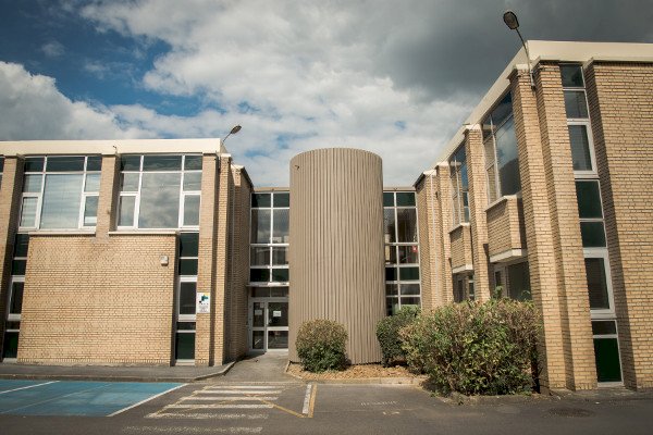 Bureaux 1400m² + 150 places de parking à louer Valenciennes