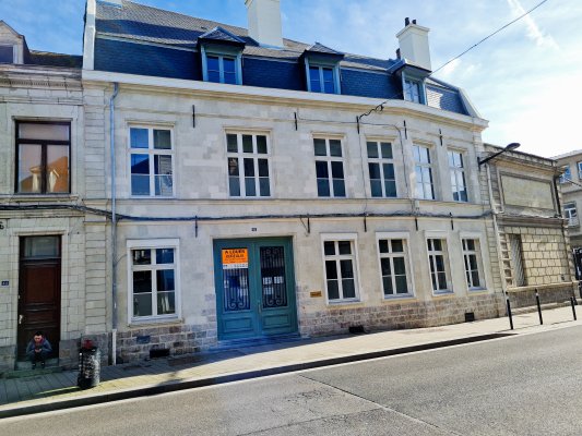 Immeuble de bureaux 360m² + cave à louer Valenciennes